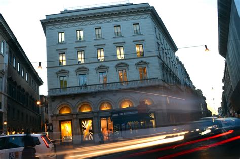 il caso negozio fendi a roma|Furto a casa di una dipendente Fendi, rubate borse.